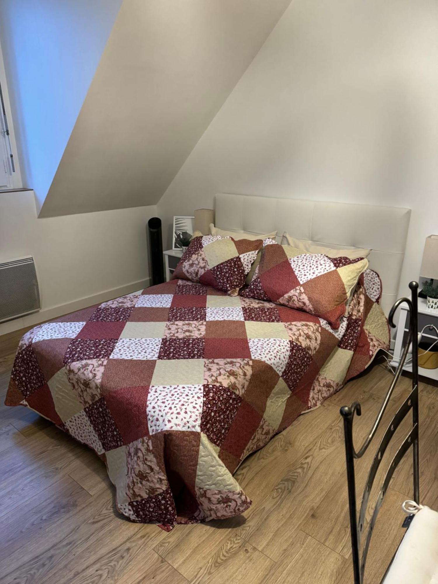 Studio Lumineux De 35M2 Au Coeur De Solesmes Bagian luar foto