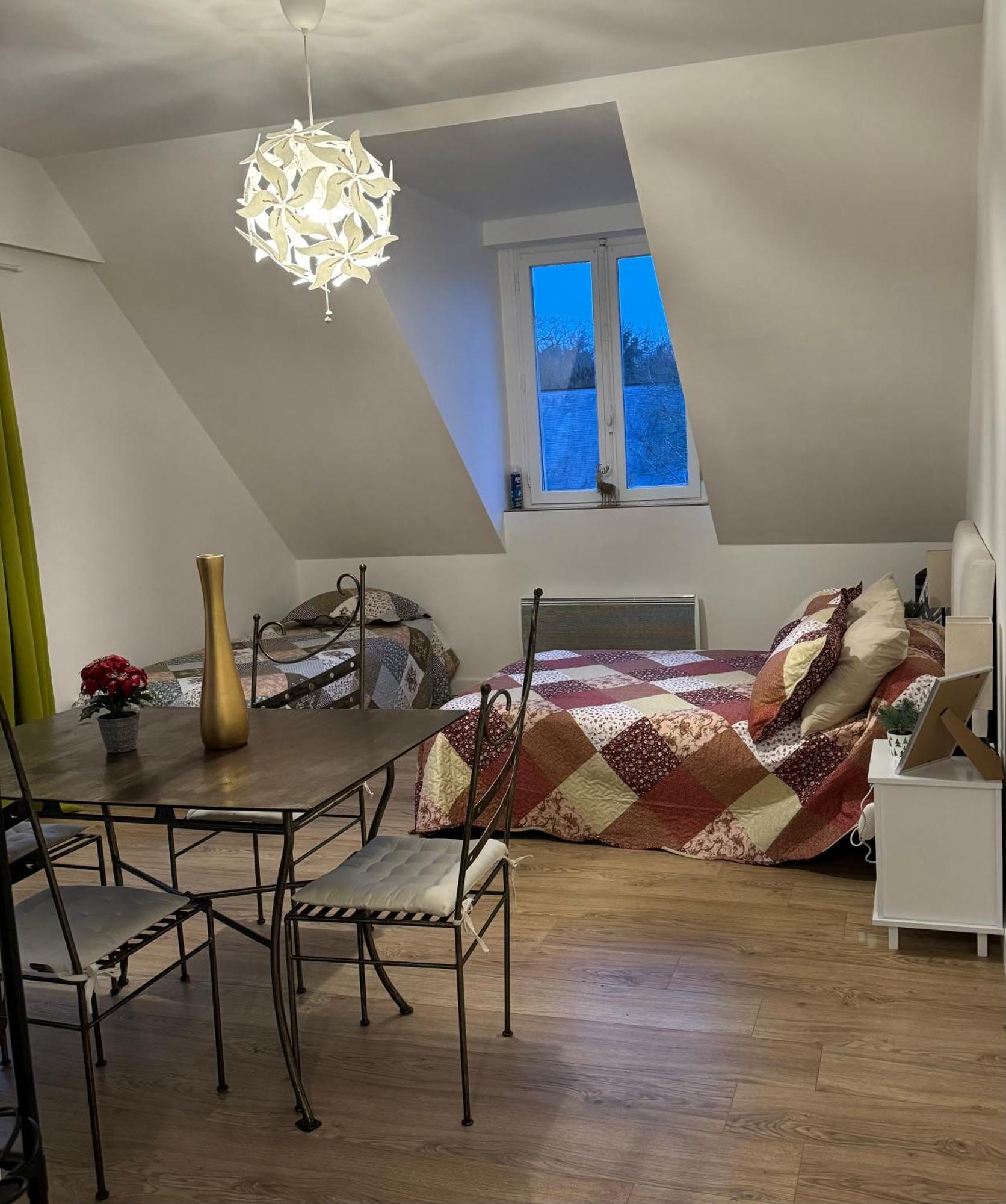 Studio Lumineux De 35M2 Au Coeur De Solesmes Bagian luar foto